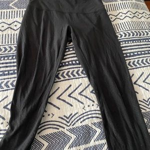 Lululemon align size 8- 21" crop